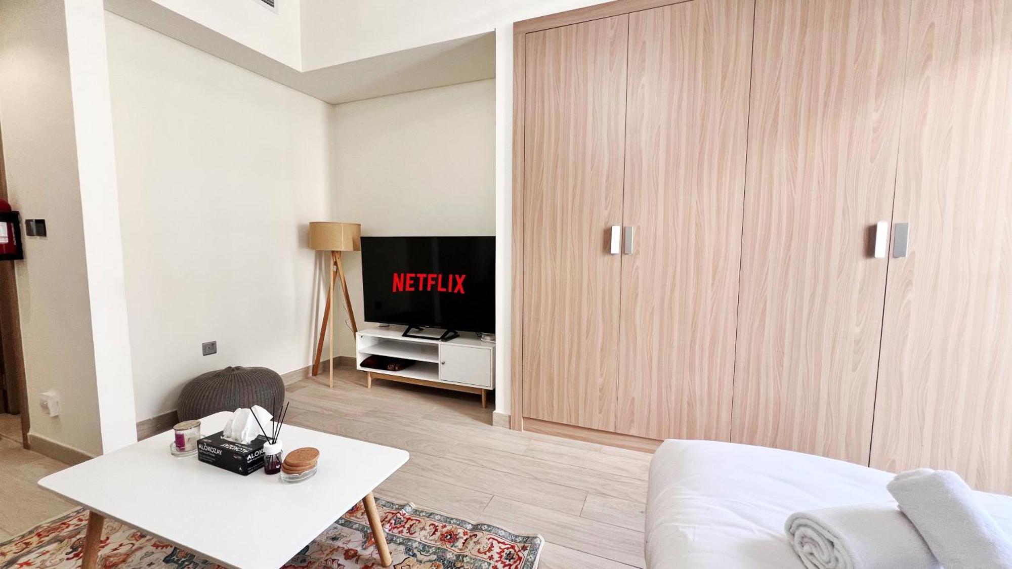 In Azizi Riviera 10 Mins To Downtown Apartment